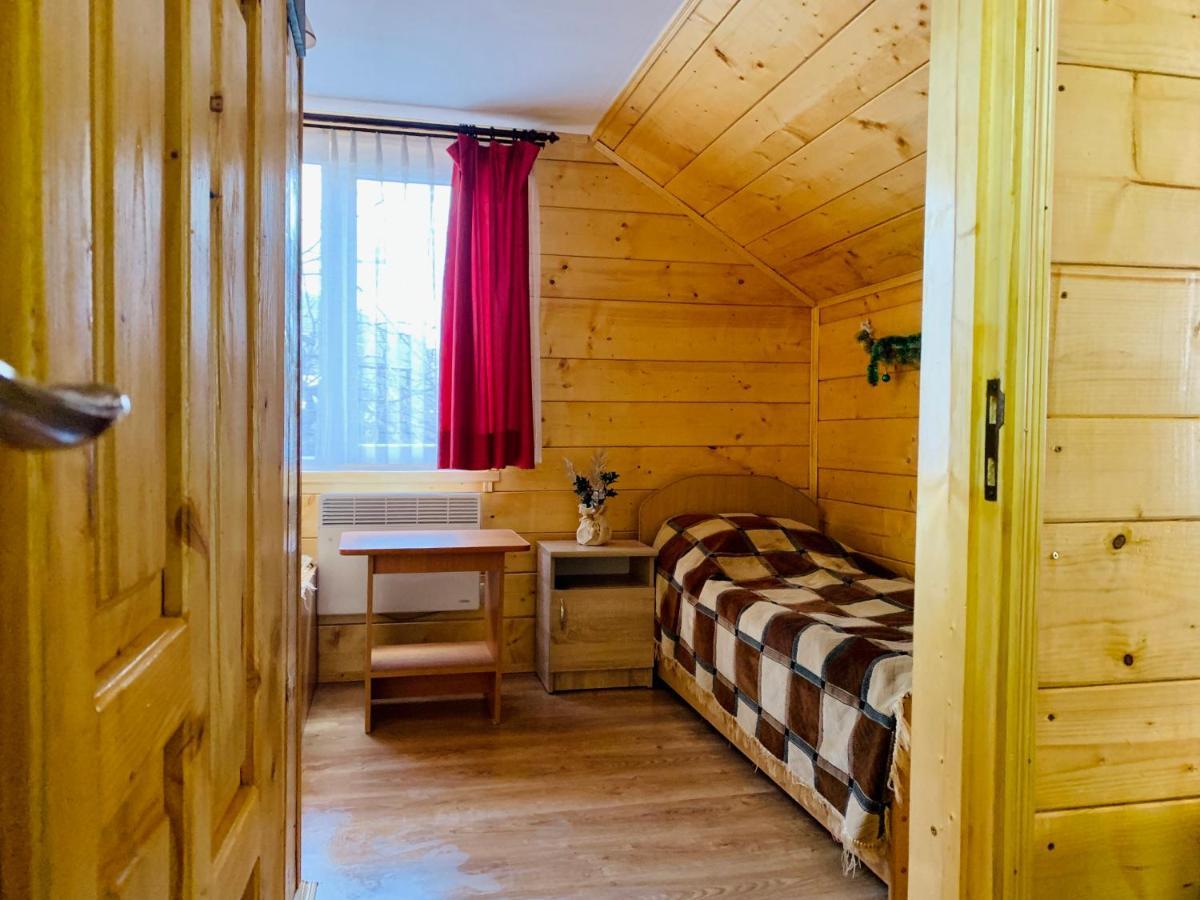 За Горбами Apartamento Yaremche Exterior foto
